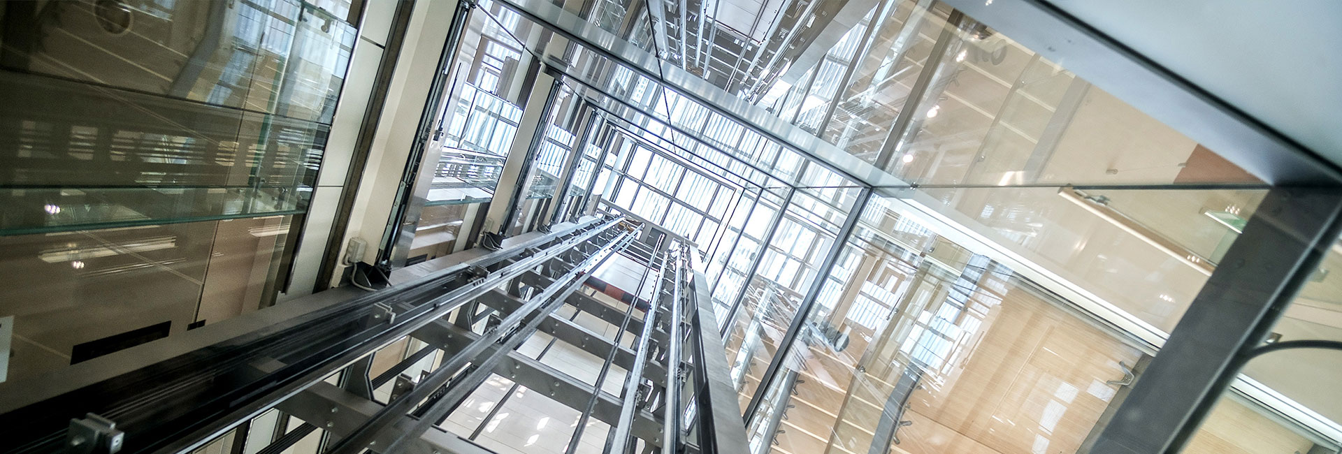 SCALA Glasbau und Glaserei in Düsseldorf - Aufzüge mit Glas